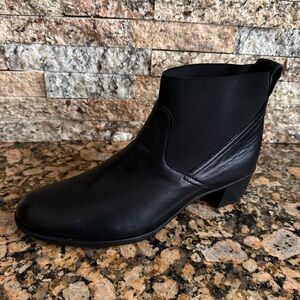 Munro Cate Water Resistant Chelsea Boot Black Leather 7N